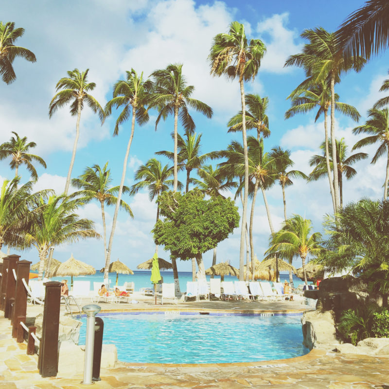 Pool-holiday inn-Aruba-travel blog