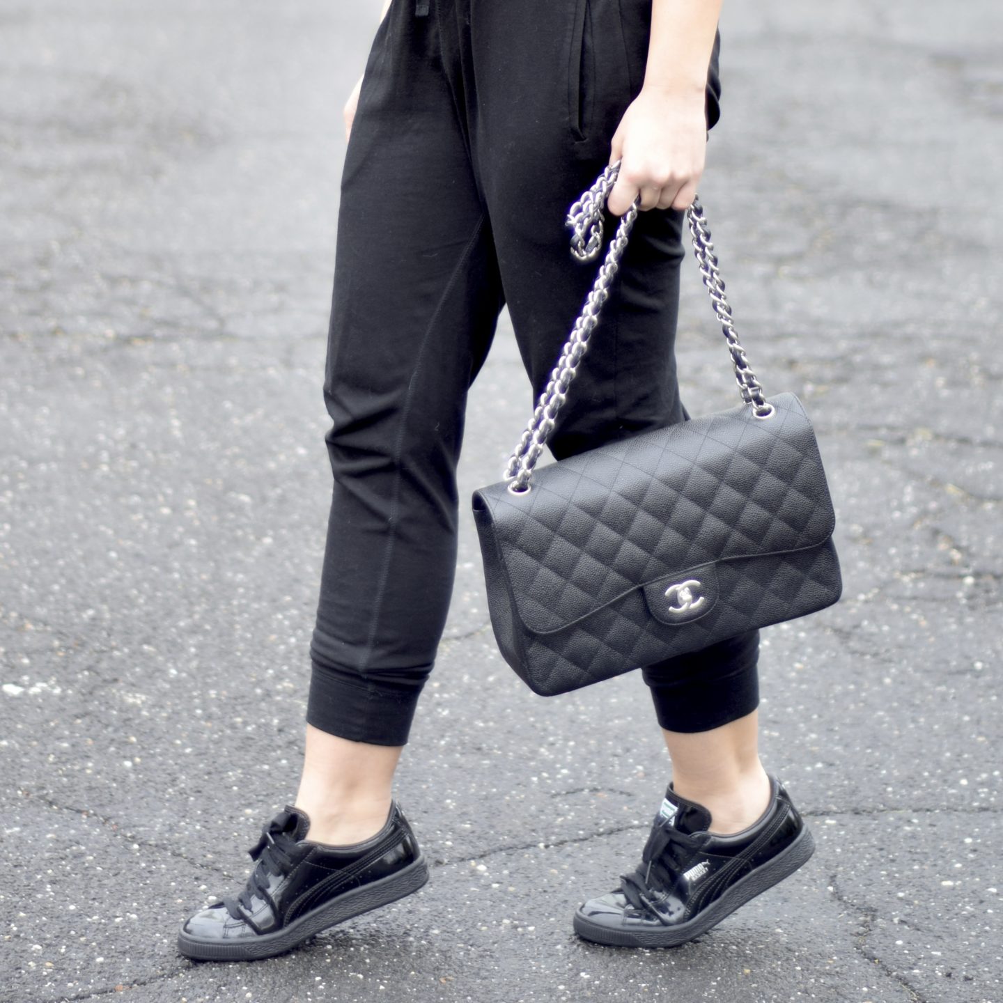 sweatpants-style-blogger-chanel