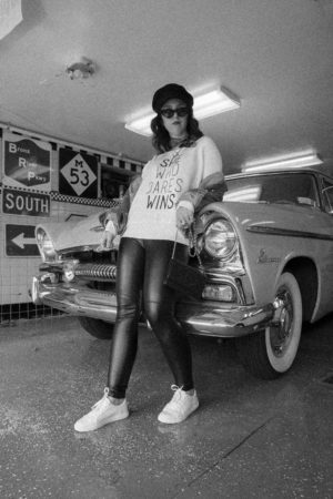 style-black and white-garage-outfit-inspiration-sneakers-casual outfit