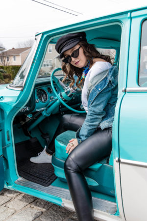 outfit-blogger-style-vintage car-denim jacket-levis-inspo