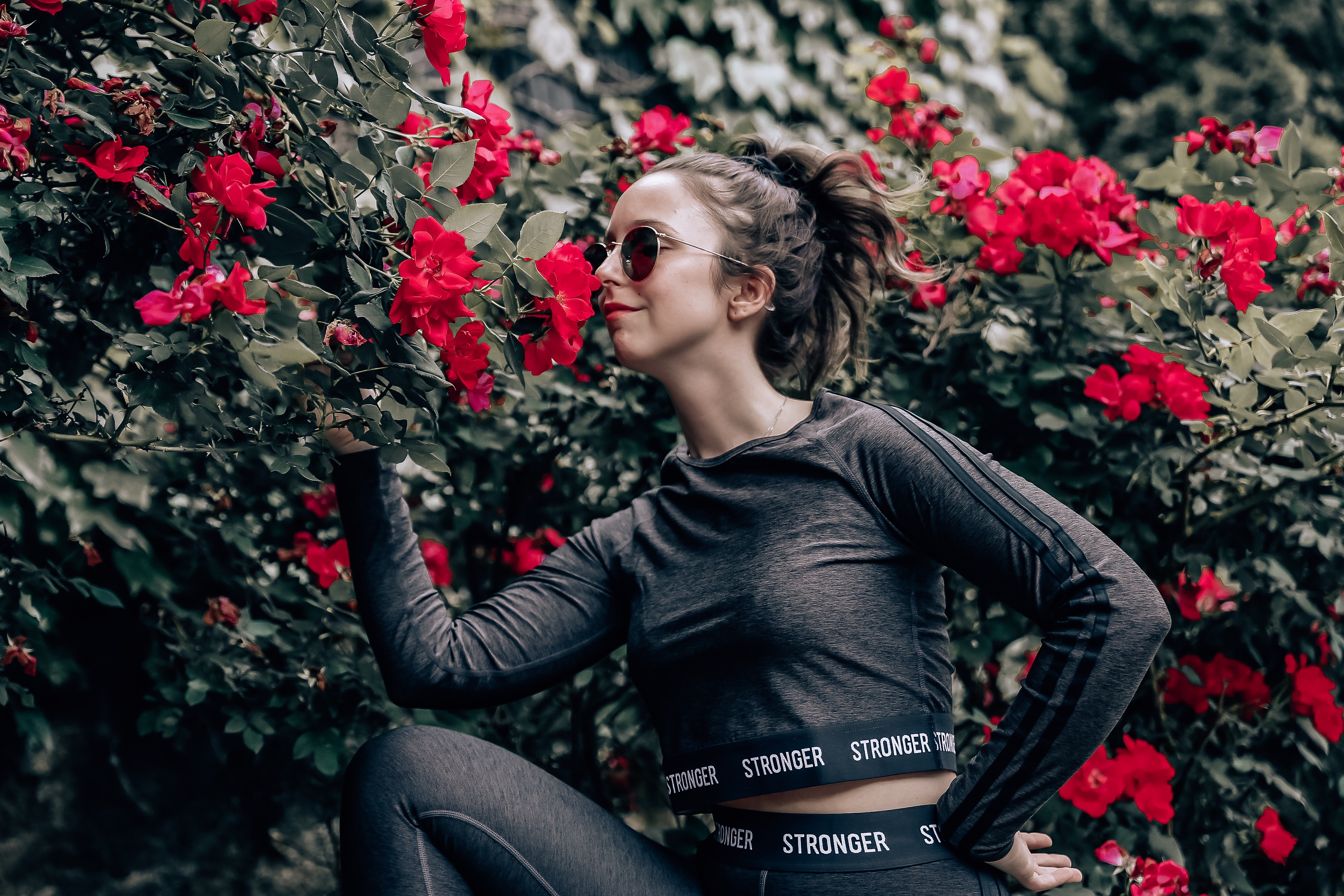 Workout Tips-Stronger Workout Clothes-Throwback Set-Nike-Lifestyle-Blogger-Westchester-Rayban-Roses-Nature