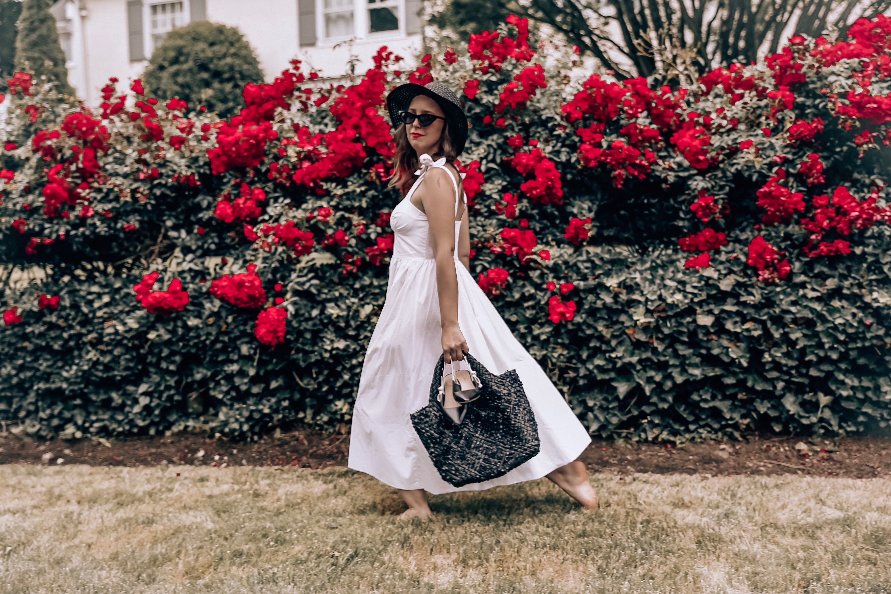 Distinguishing Happiness from Comfort + Finding Your Happy Mix-Blogger-Chichwish-Simply by Simone-Outfit-Style-Summer-Roses