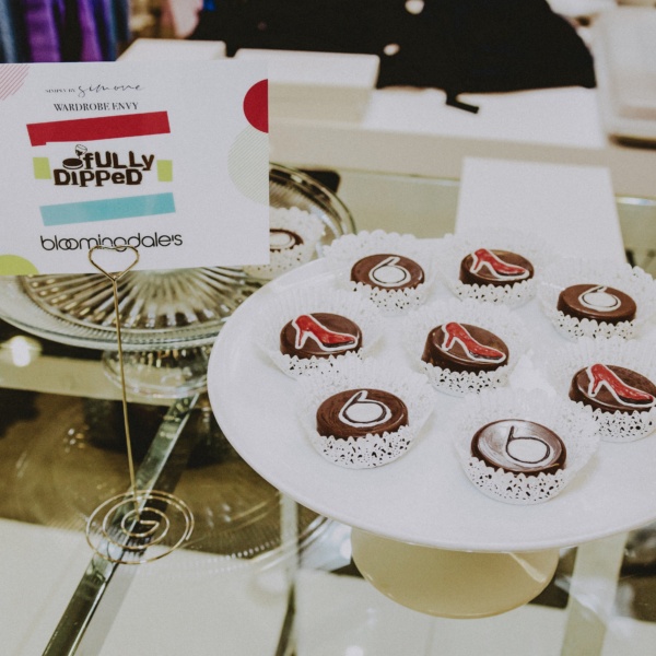 NYFW in Westchester County at Bloomingdales White Plains Season 3 - Fully Dipped - Oreos - Custom #food #events #nyfw #westchester #localevents #simplybysimone #bloomingdales #bloomingdaleswhiteplains