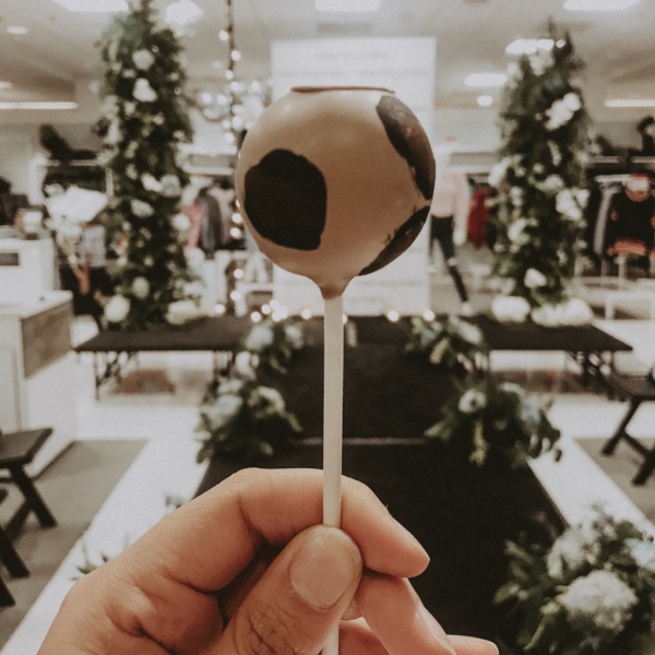 NYFW in Westchester County at Bloomingdales White Plains Season 3 - Cake Pops - #food #events #nyfw #westchester #localevents #simplybysimone #bloomingdales #bloomingdaleswhiteplains #custom #cakepops