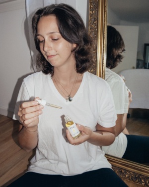 How To Prep Your Skin For Fall With Olie Face Oils - Skincare - Beauty #skincare #beauty #faceoil #fallskincare #fallbeauty #beautyroutine #skincareroutine #blogger #beautyblogger #review #fall #mirror #drybrush #interior #decor