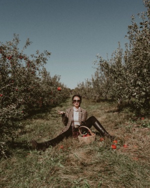 Girls Trip Apple Picking and Pumpkin Picking Outside of NYC - Simply by Simone - Simone Piliero - Photographer Riley McCarthy – Fiskhill Farms – Dutchess Coutny - Fall Fashion - Fall Outfit - Fall Style - Apples - Tree - Louis Vuitton #fashion - Camel Coat - Black Jeans - Vans Sneakers - fashion poses - #outfit #style #fallfashion #falloutfit #westchestercounty #dutchesscounty #nyc #northofnyc #suburbs #pumpkinpicking #bloggerstyle #applepicking #pumkinpatch #poses