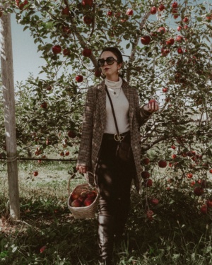 Girls Trip Apple Picking and Pumpkin Picking Outside of NYC - Simply by Simone - Simone Piliero - Fall Fashion - Fall Outfit - Fall Style - Apples - Tree - Louis Vuitton #fashion - Camel Coat - Black Jeans - Vans Sneakers - fashion poses - #outfit #style #fallfashion #falloutfit #westchestercounty #dutchesscounty #nyc #northofnyc #suburbs #pumpkinpicking #bloggerstyle #outfitinspiration #poseinspiration #applepicking