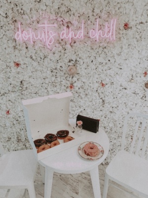 The Most Instagramable Places in Westchester County New York - White Plains - Mad Donuts - Westchester Mall - ASOS - Fashion Blogger - Lifestyle Blogger #instagramable #mostinstagramableplaces #flowerwall #westchester #blogger #fashion #outfit #style #winterfashion #winteroutfit #winterstyle #everlane #asos #donuts #instagram