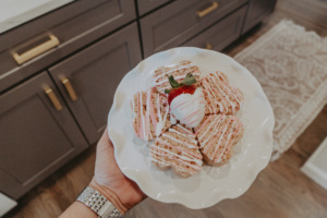 Easy To Make Valentine's Day Treats for Everyone - Pink Rice Crispy's - Heart Shaped Rice Crispy's - Marble Countertops - Simply by Simone - Simone Piliero - Galentines Day - Chocolate Covered Strawberries - YouTube - Vlog - Recipe #recipe #valentinesday #galentinesday #ricecrispy #ricecrispies #valentinesdaytreats #valentinesdayrecipe