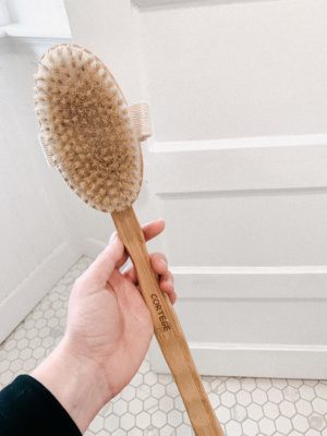 Beauty Tools From $10 to $450 – Are Beauty Tools Worth The Hype_Dry Brush_Beauty Tools_Simply by Simone #skincare #beauty #skincaretools #beautytools #beautytips #skincaretips #drybrushing 