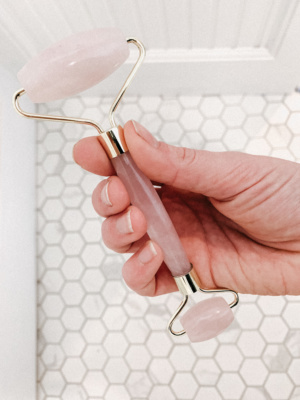 Beauty Tools From $10 to $450 – Are Beauty Tools Worth The Hype_Jade Roller_Rose Quartz Facial Roller__Beauty Tools_Simply by Simone #jaderoller #rosequartzroller #faceroller #skincare #beauty #skincaretips #beautytips #skincaretools #Beautytools 