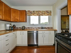 How To Paint Wooden Kitchen Cabinets - Step by Step Guide - Before Kitchen Photos #diy #cabinets #Kitchen #painting #kitchencabinets #paintingkitchen #benjaminmoore #beforephotos #home #diyhome #homeproject #westchestercounty #newyork Simone Piliero - Simply by Simone