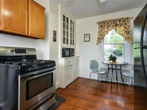 How To Paint Wooden Kitchen Cabinets - Step by Step Guide - Before Kitchen Photos #diy #cabinets #Kitchen #painting #kitchencabinets #paintingkitchen #benjaminmoore #beforephotos #home #diyhome #homeproject #westchestercounty #newyork Simone Piliero - Simply by Simone