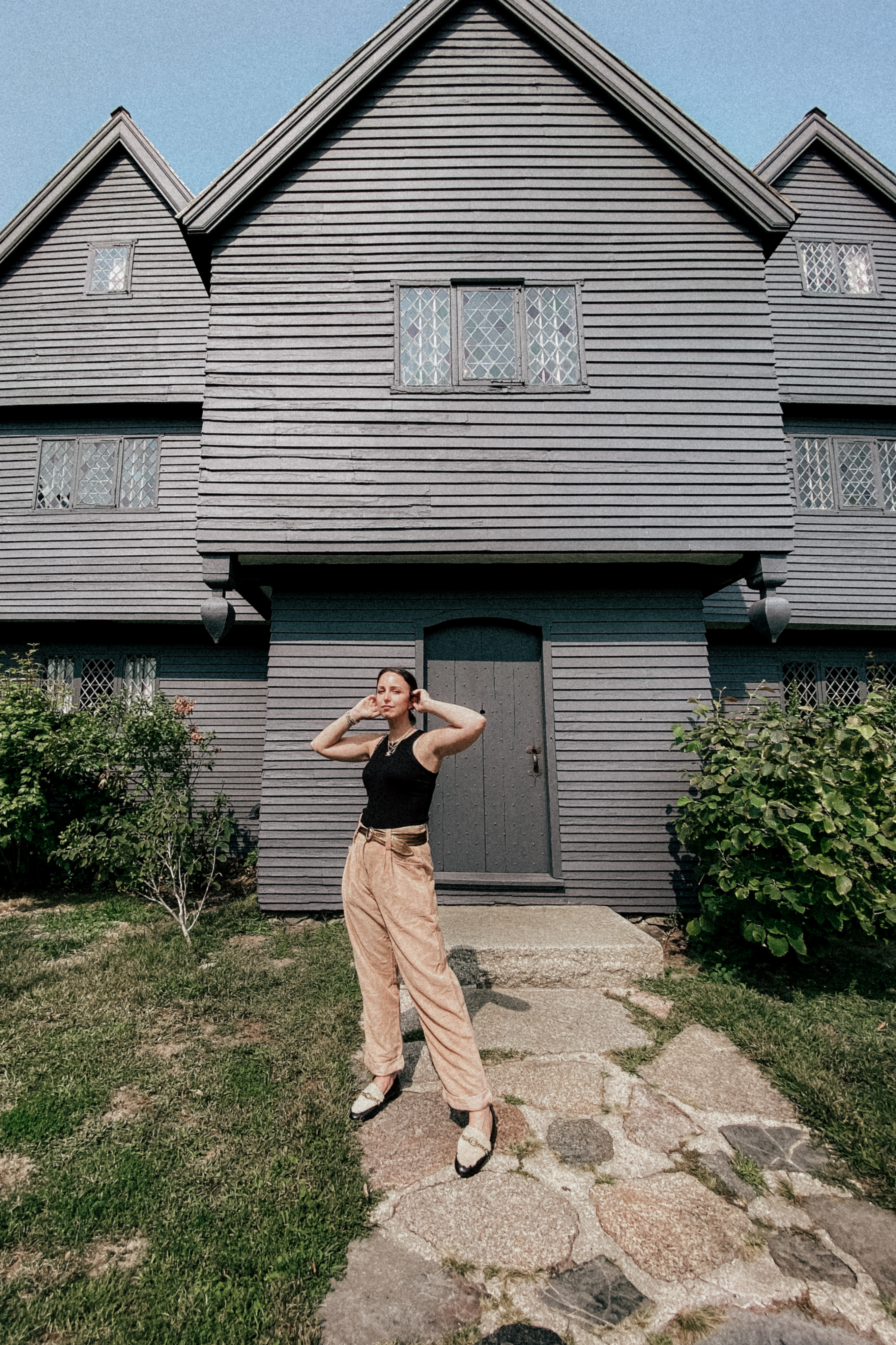 Overnight Stay in Massachusetts - Salem, MA & Lexington, MA - Fall Outfit - Witches House in Salem Massachusetts - Simply by Simone - Simone Piliero Arena #salem #salemma #salemmassachusetts #newengland #newenglandtravel #halloween #falltravel #northeasttravel #travel #travelguide #witchhouse #witches