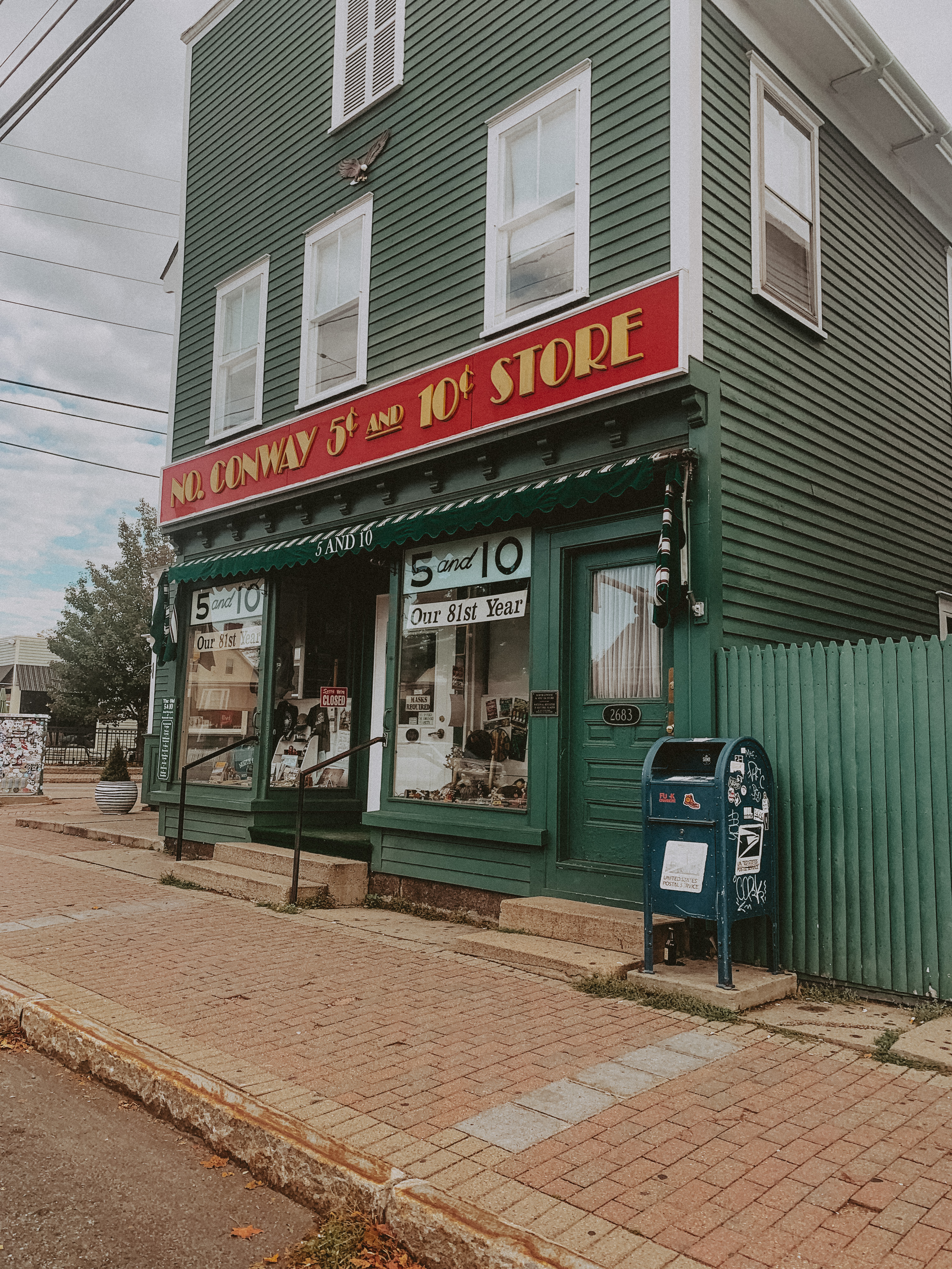 North Conway, New Hampshire Travel Guide - 5 and 10 cent store #newengland #travel #newhampshire #roadtrip #westchestercounty #northconway #newhampshiretravel #mountwashington #newenglandtravel 