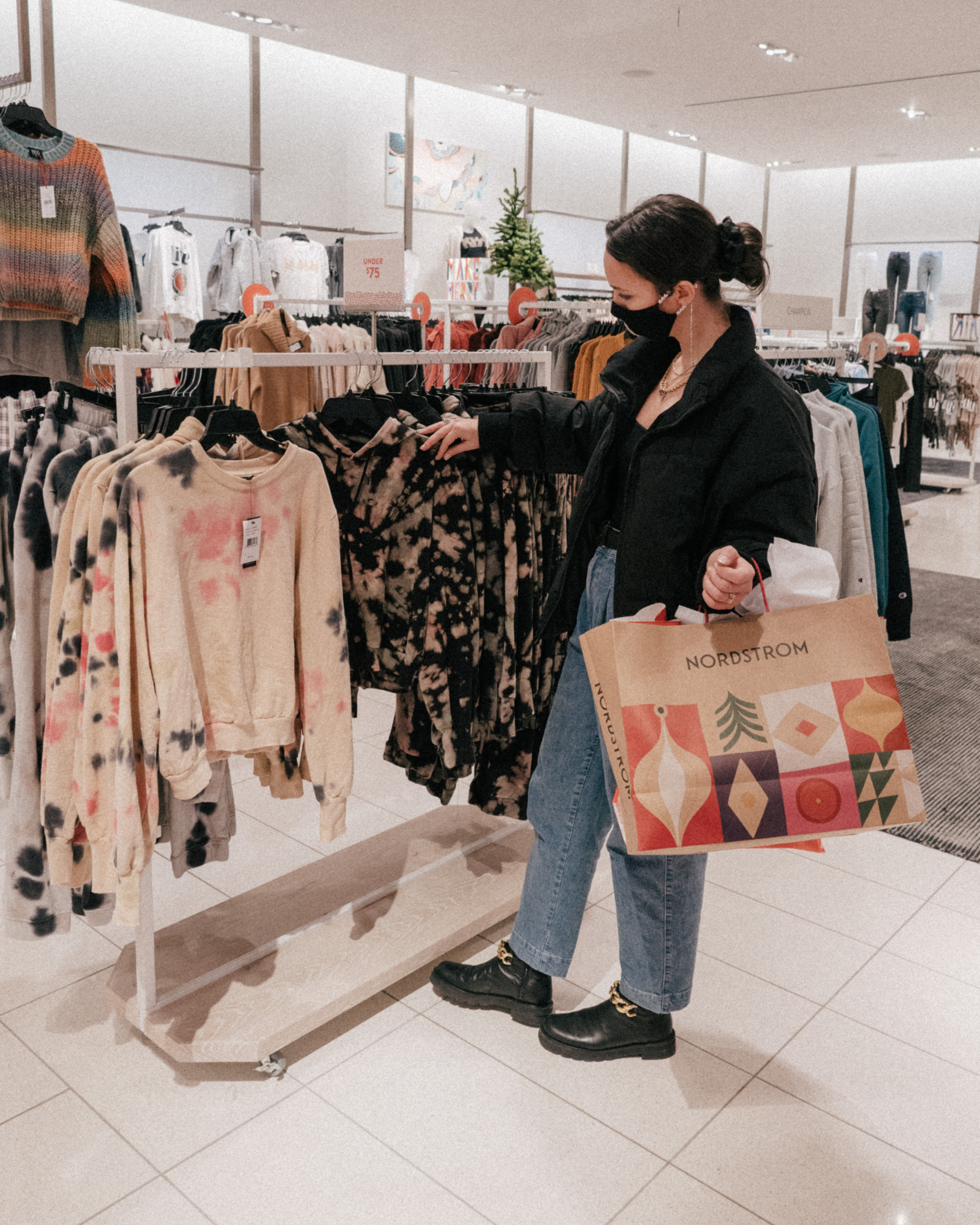 Holiday Shopping at the SoNo Collection - Simply by Simone - Simone Piliero Arena shopping at Nordstrom #holidayshopping #giftsforher #giftsforhim #christmasgifts 