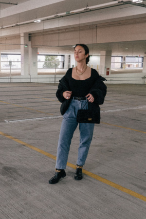 HOW TO STYLE: Mom Jeans, Boyfriend Jeans, Baggy Jeans. How to style mom jeans. Boyfriend jeans outfit for Spring. #outfit #style #styleguide