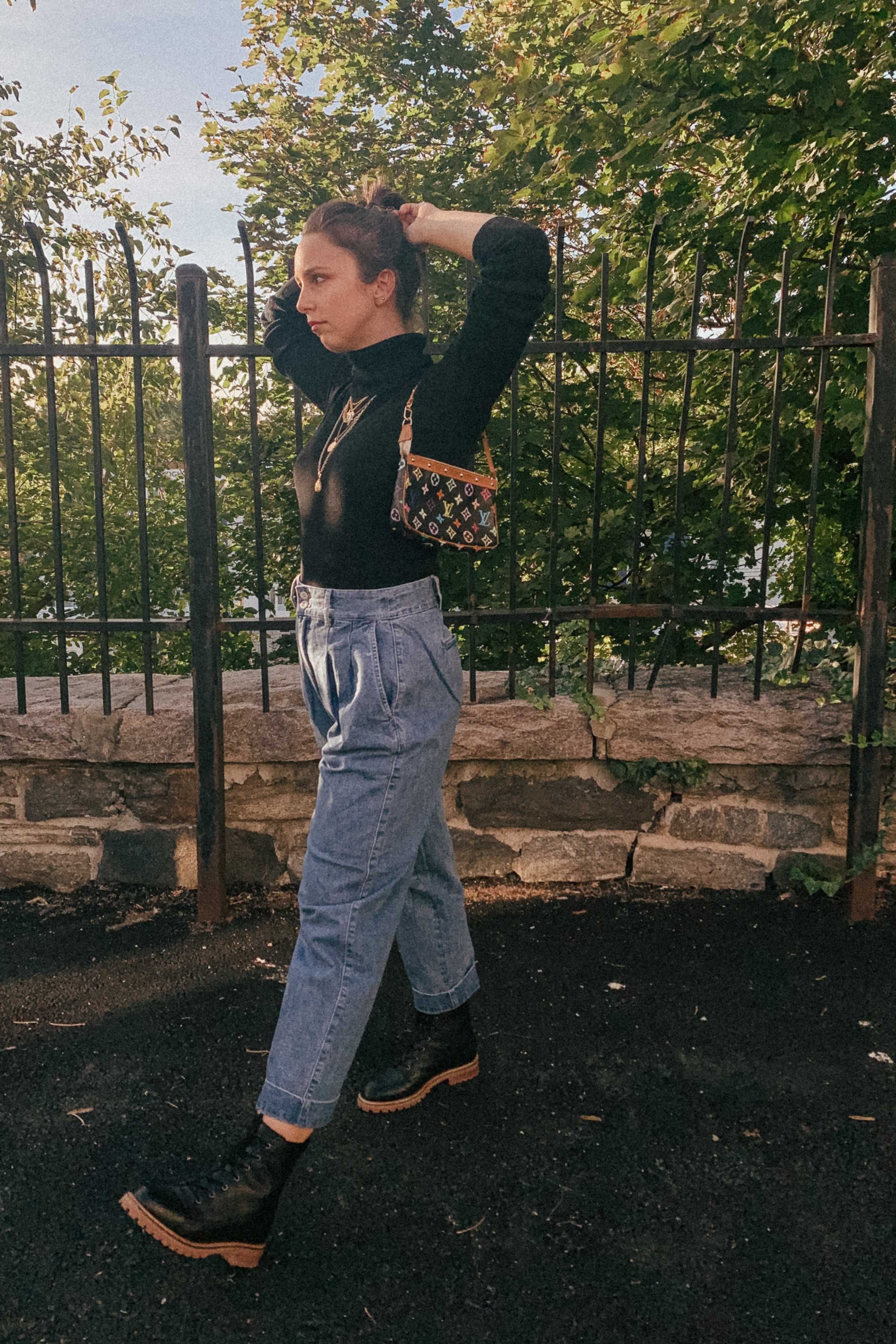 HOW TO STYLE: Mom Jeans, Boyfriend Jeans, Baggy Jeans. How to style mom jeans. Boyfriend jeans outfit for Spring. #outfit #style #styleguide Outfit 2