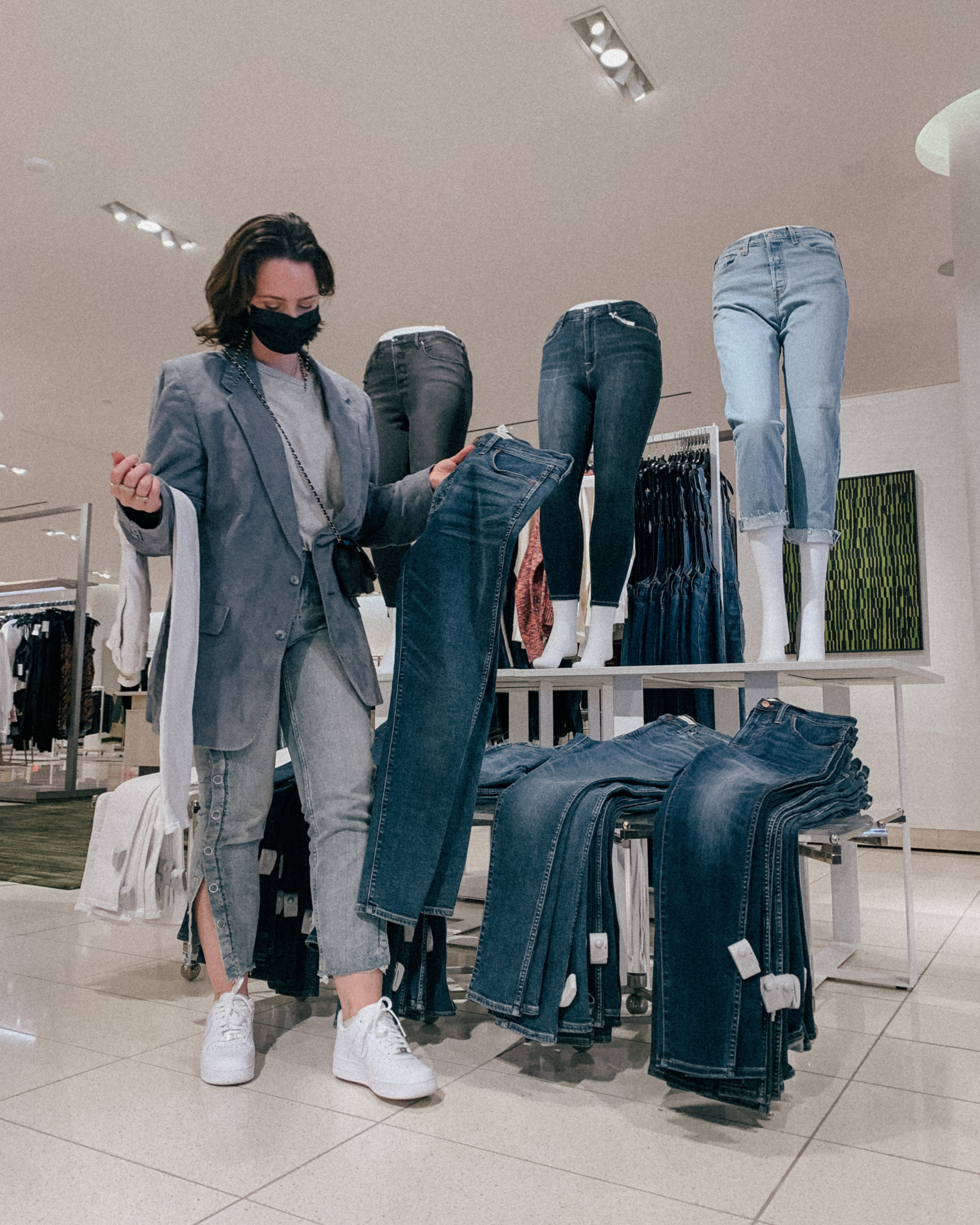 Spring Style Favorites: Denim - The SoNo Collection - Simply by Simone browsing Madewell Jeans at Nordstrom - Simone Piliero Arena