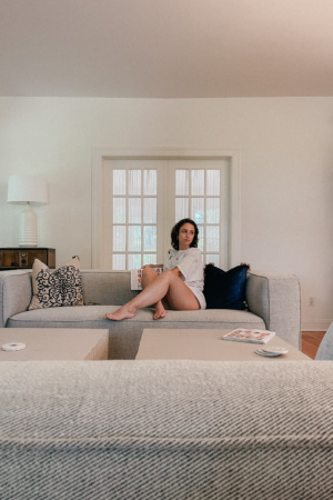 Simply-by-Simone-sitting-in-the-Simply-by-Simone-sitting-in-the-harvest-inn-living-room-peconic-new-york