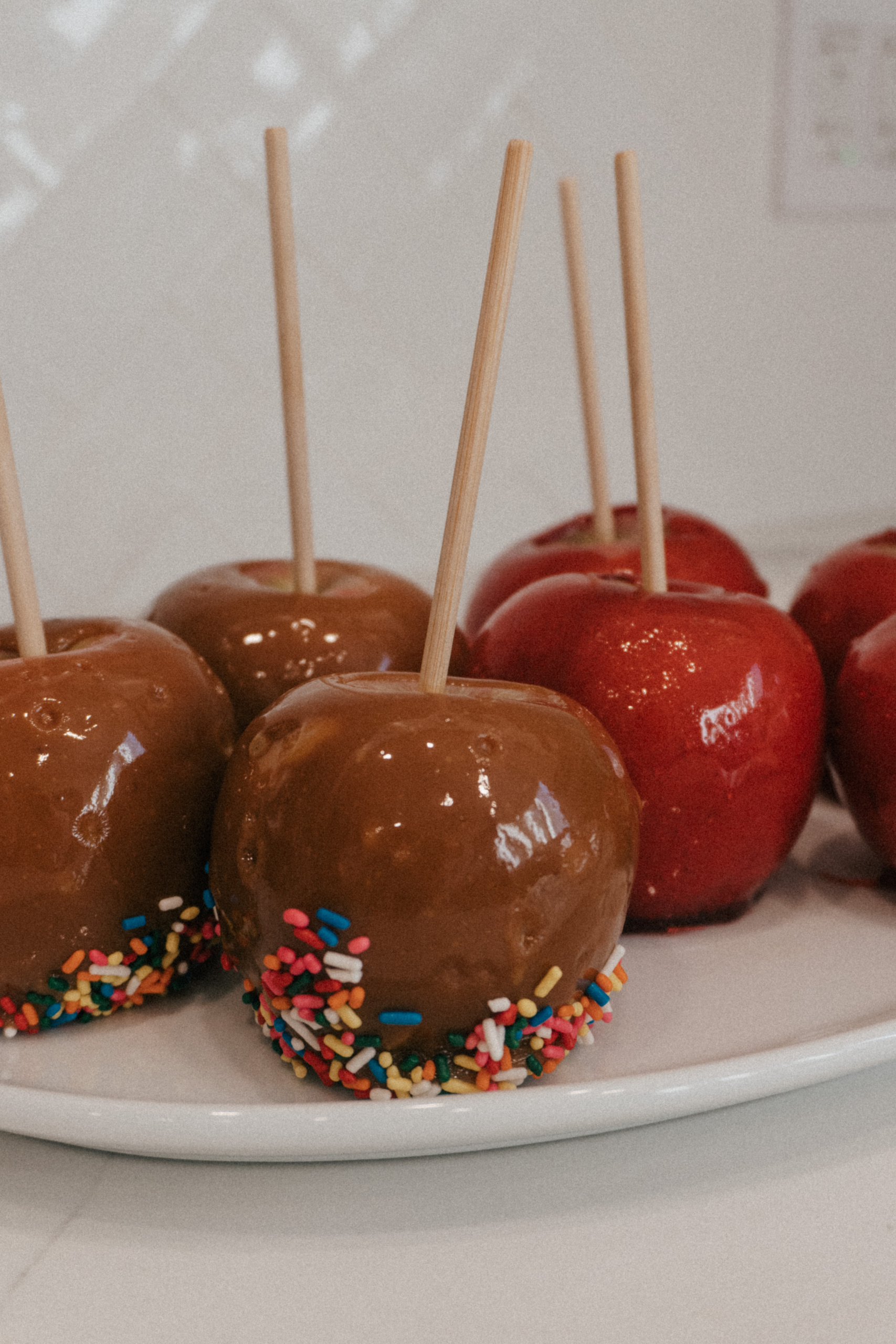 How To Throw A Spooky Last-Minute Halloween Party | Amazon Halloween Party Finds | Halloween Decor for a Last-Minute Party | Halloween Treats for a Last-Minute Halloween Party | Everything You Need to Throw A Halloween Party | Spooky Halloween Decorations | Candy Apples and Caramel Apples