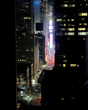 NYC Staycation Guide The WestHouse Hotel New York City | 2 Days in New York City | 48 Hours in New York City | The Perfect Weekend Itinerary | Best Things to Do in New York City | Explore New York, NY | Weekend in New York, New York | New York City Travel Guide | Top Things to do in New York City | WestHouse Hotel NYC | Times Square King Room View | Simply by Simone