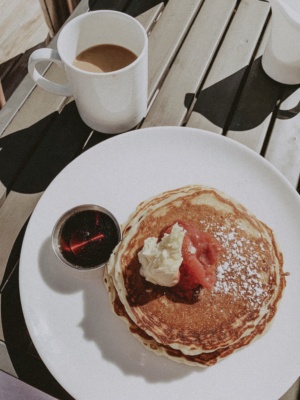 The Best New England Babymoon Destinations | Babymoon Ideas | North East Babymoon Destinations | North East Baby Moon Ideas | Babymoon Itinerary | Best babymoons in the North East | New England Travel | Babymoon Travel Guide | Relaxing Babymoon Ideas | Affordable babymoon destinations | Gurney’s Montauk Breakfast | Simply by Simone