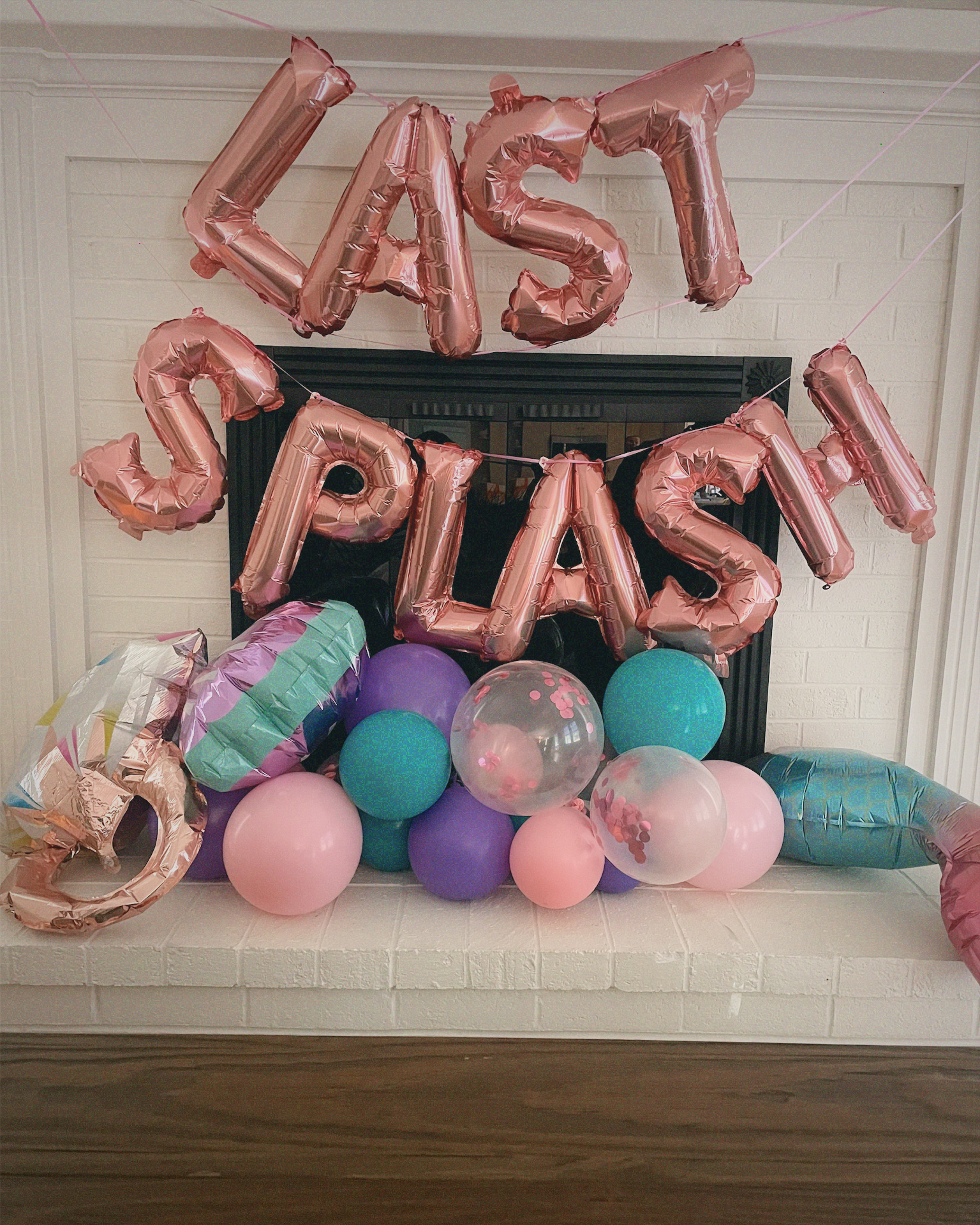Everything You Need To Host a Coastal Bachelorette Weekend | Cape Cod Bachelorette | Wholesome Bachelorette Ideas | Cape Cad Massachusetts Bachelorette Itinerary | What To Do In Cape Cod for A Bachelorette Party | New England Bachelorette | Coastal Bachelorette Party Theme | Bachelorette Themes | How To Host A Coastal Bachelorette | Decorations Last Splash Balloons | Simply by Simone